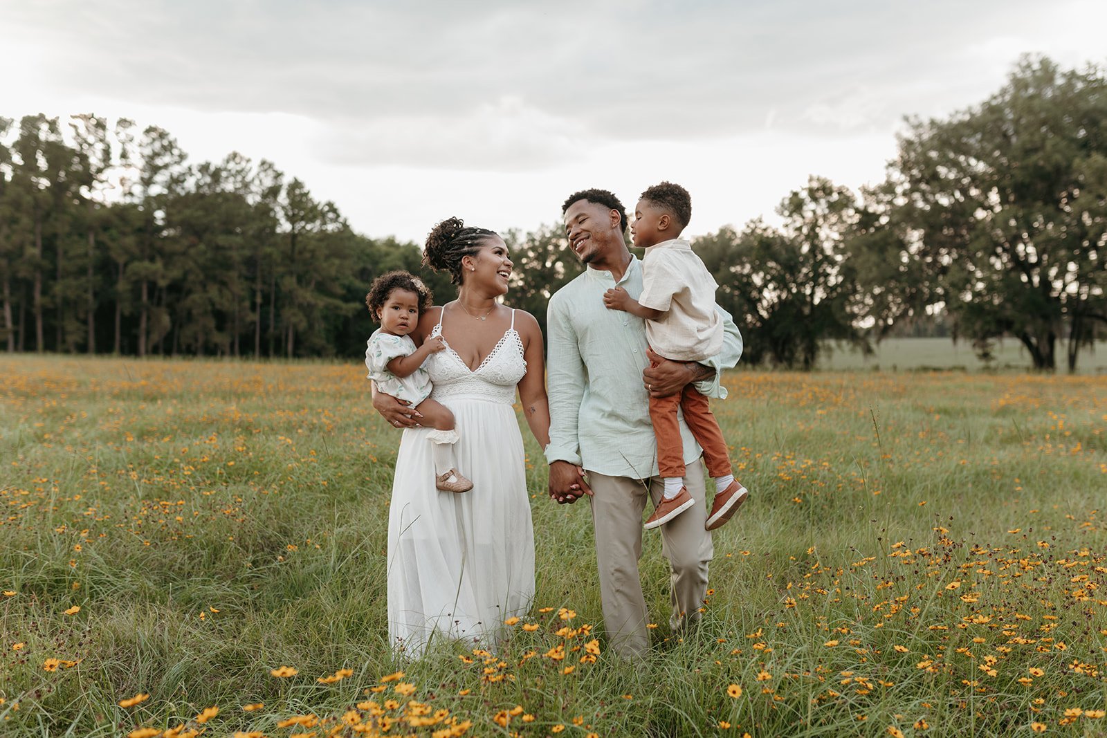 gainesville-wedding-photographer-wildflower-field-gamble-family-10.jpg