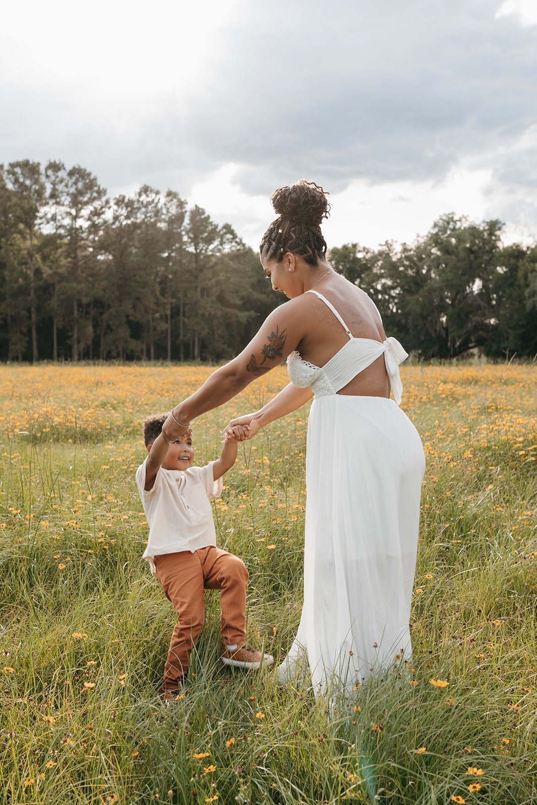 gainesville-wedding-photographer-wildflower-field-gamble-family-2.jpg